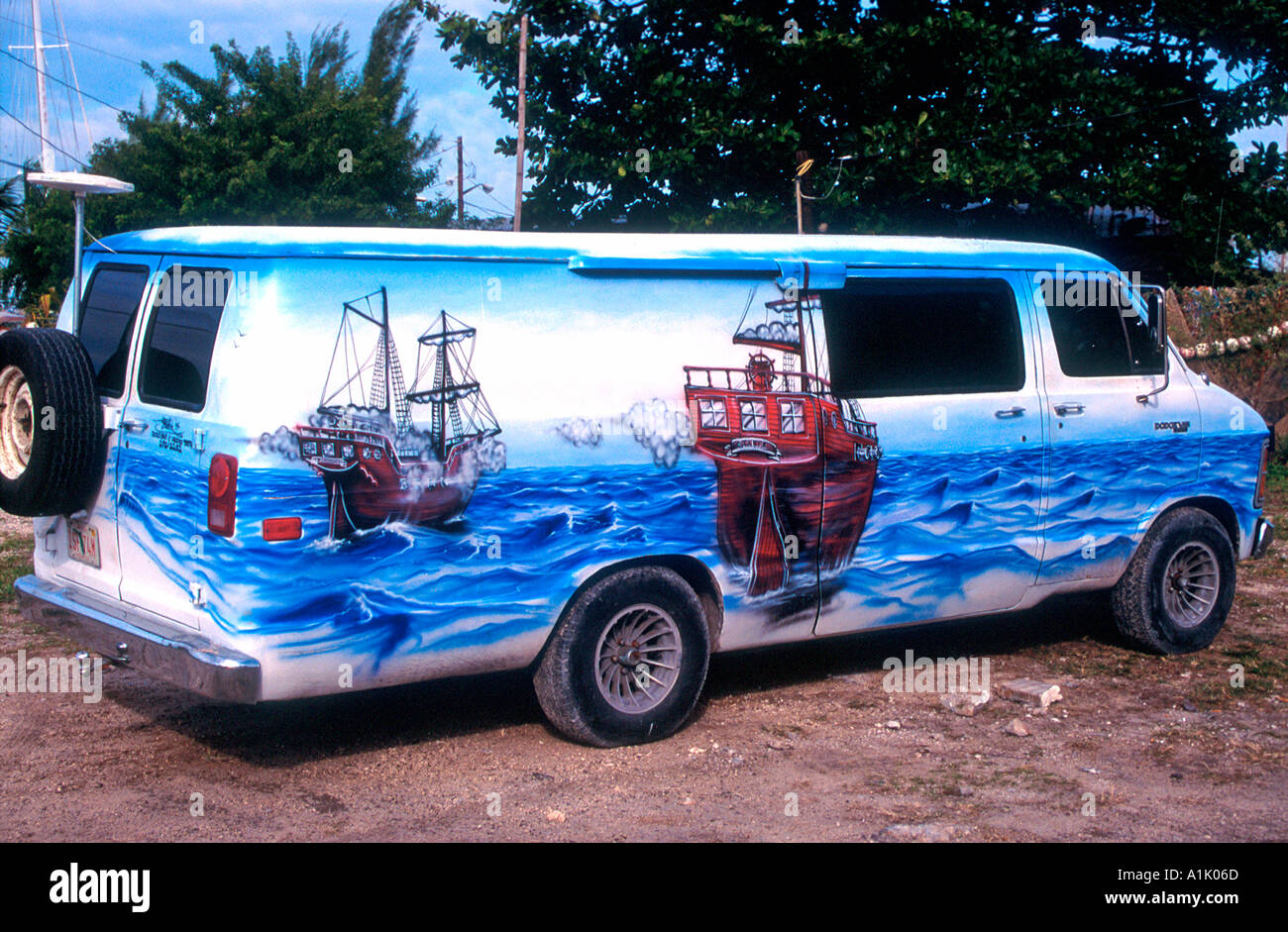 Van dipinta con divertente scena del pirata Key West Florida Keys Florida USA Foto Stock