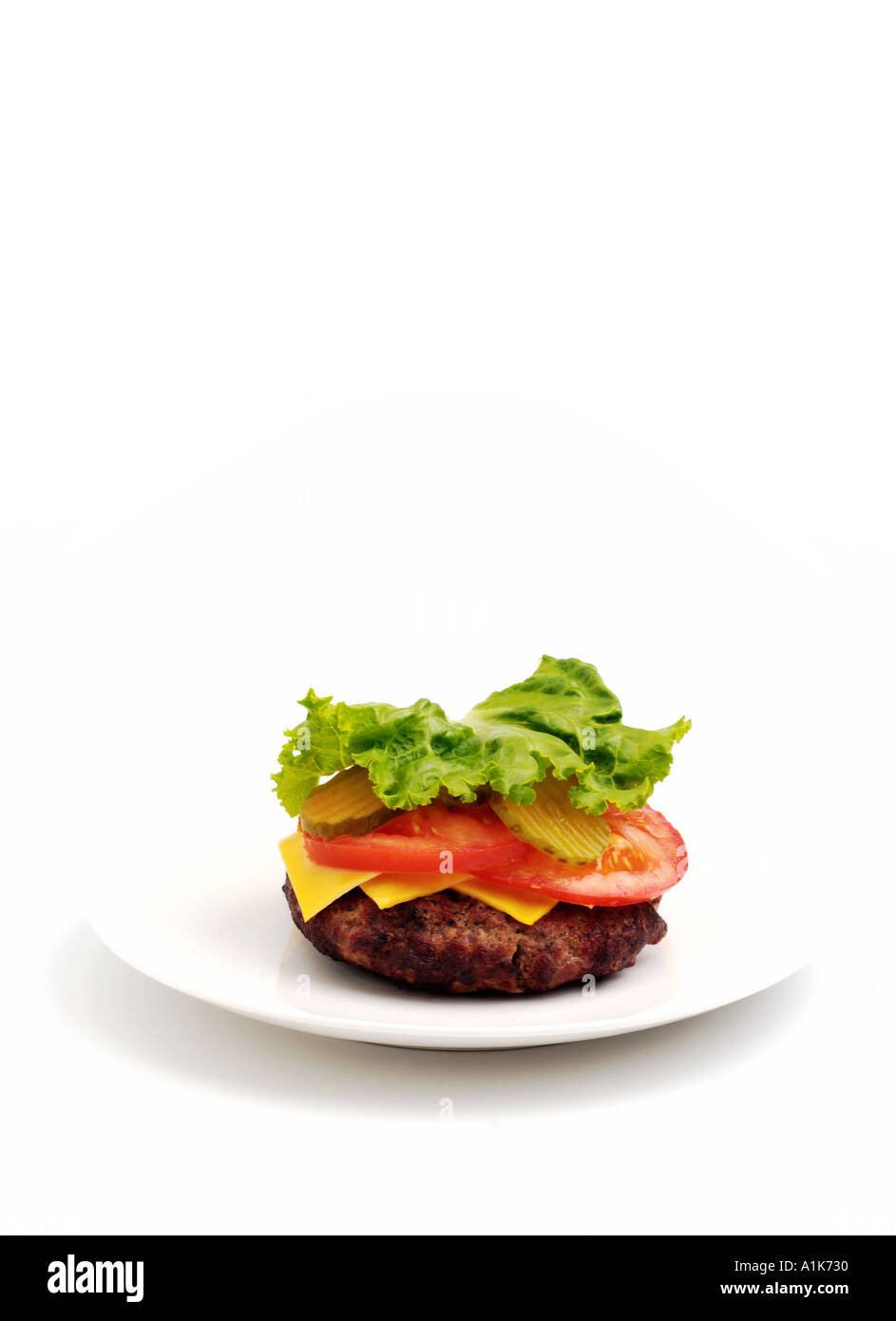Il carboidrato basso mangiare hamburger con bun mancante Foto Stock