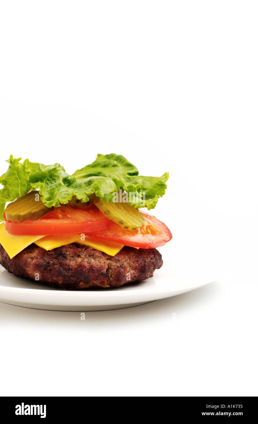 Il carboidrato basso mangiare hamburger con bun mancante Foto Stock