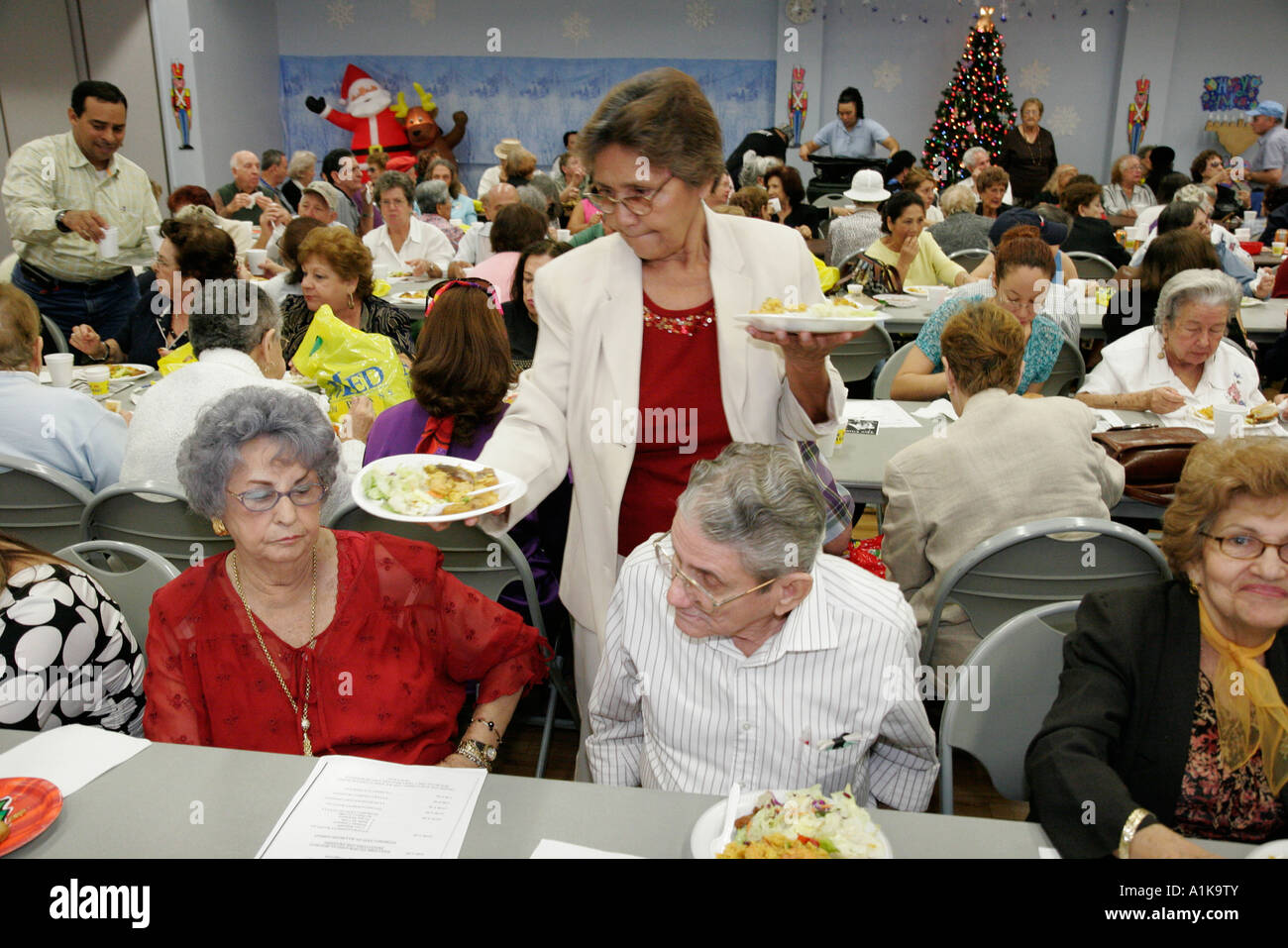 Miami Beach Florida,minoranza immigranti etnici latini ispanici latini,Centro comunitario,Centro Latino Latina,anziani anziani anziani anziani anziani Foto Stock