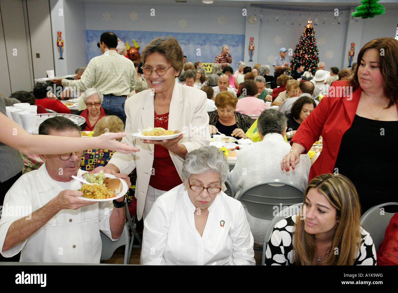 Miami Beach Florida,minoranza immigranti etnici latini ispanici latini,Centro comunitario,Centro Latino Latina,anziani anziani anziani anziani anziani Foto Stock