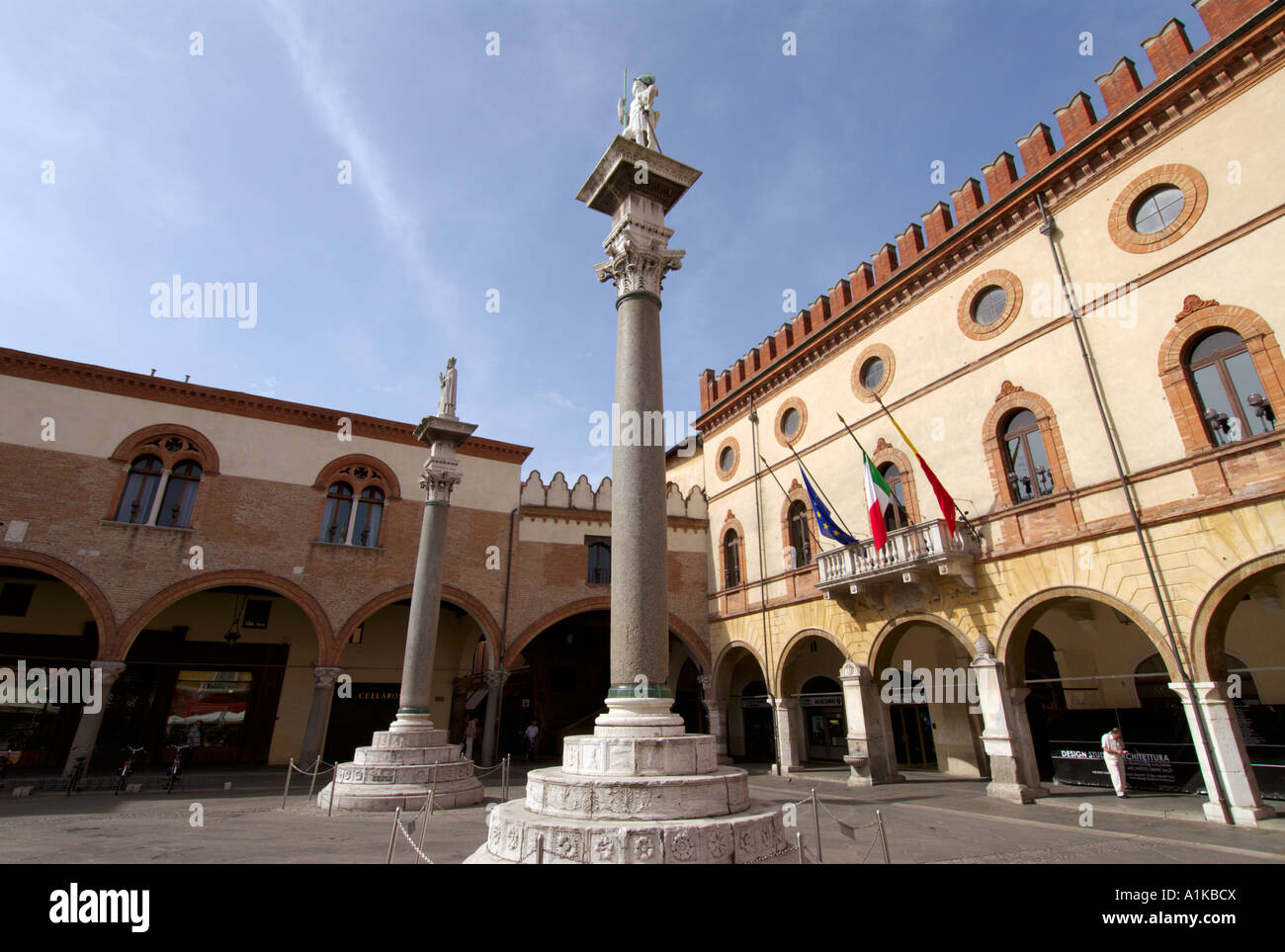 Ravenna Italia Piazza del Popolo xv C palazzetto veneziano town hall Foto Stock