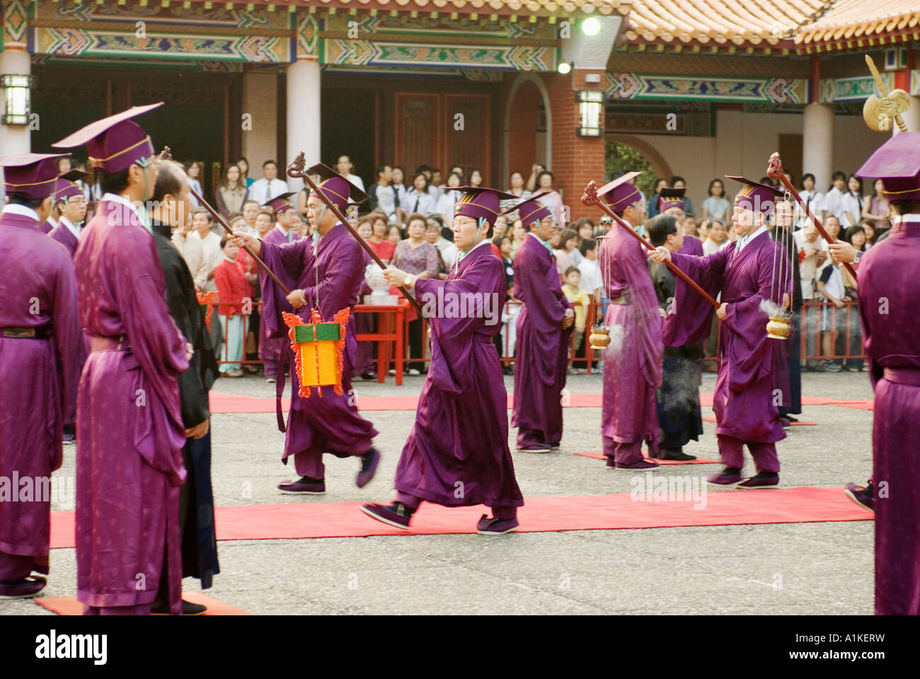Dignitario processione al Maestro's Day celebrazione tempio confuciano Taichung taiwan repubblica popolare di Cina Foto Stock