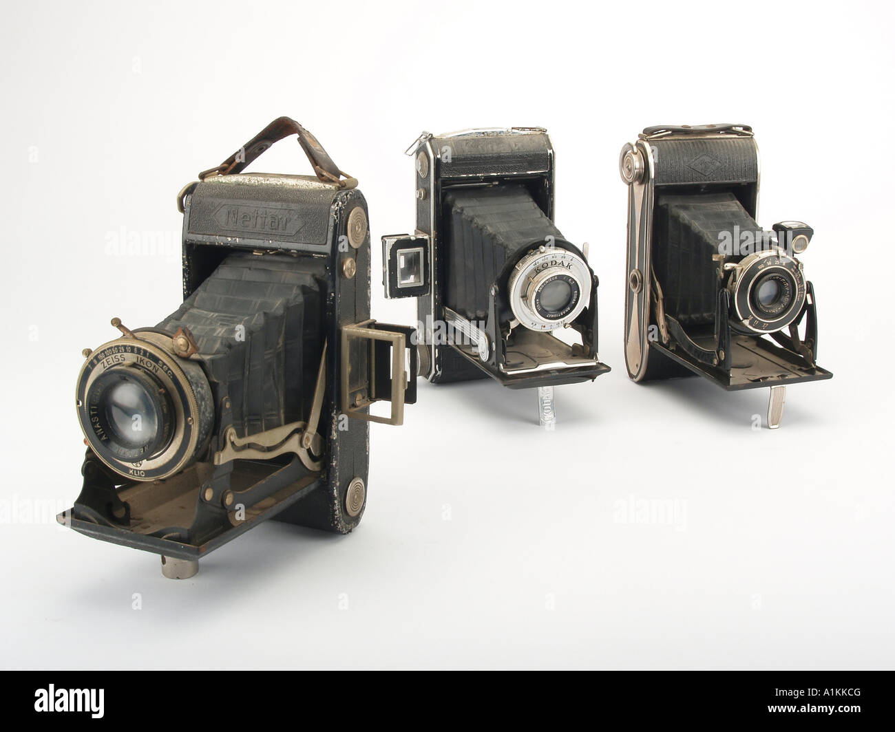 Un assortimento di vecchio stile di telecamere su pellicola Foto Stock Un assortimento di vecchio stile di telecamere su pellicola Foto Stock