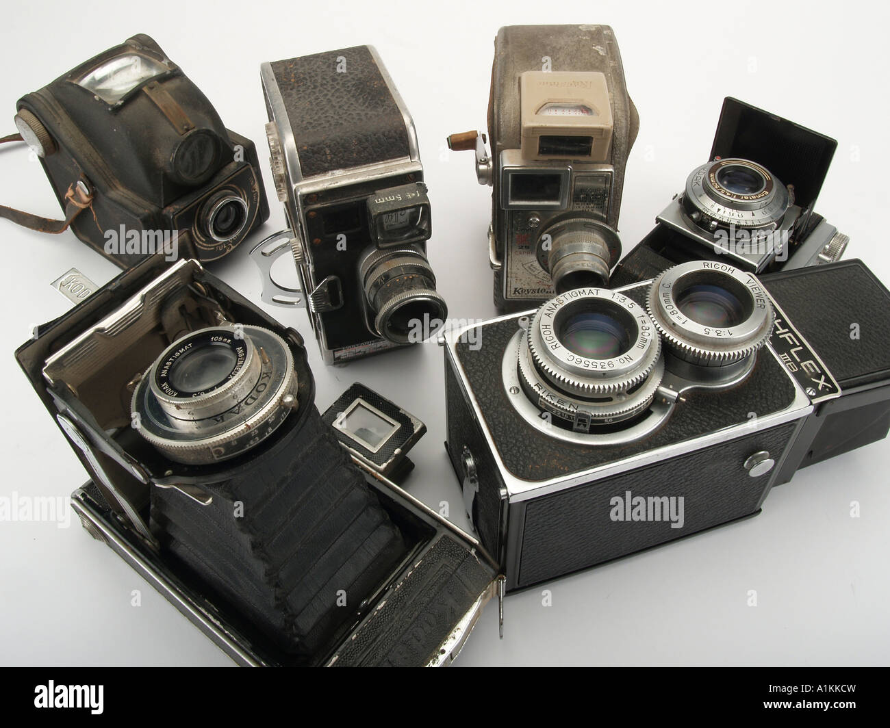 Un assortimento di vecchio stile di telecamere su pellicola Foto Stock Un assortimento di vecchio stile di telecamere su pellicola Foto Stock