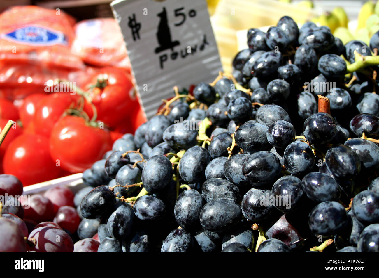 Frutta fresca da un supporto esterno in New York Foto Stock