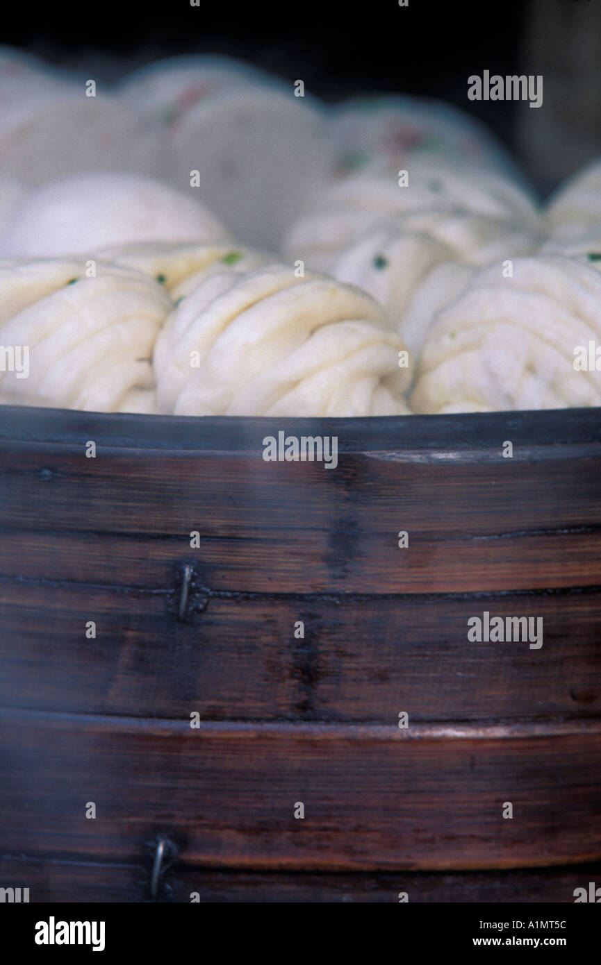 Panini al vapore nel contenitore di bambù Shanghai in Cina Foto Stock
