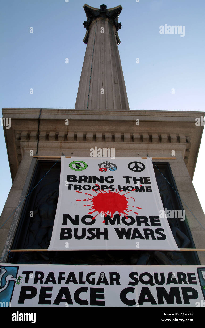 ANTI WAR DEMO Accampamento della pace Trafalgar square 17 marzo 2005 Foto Stock