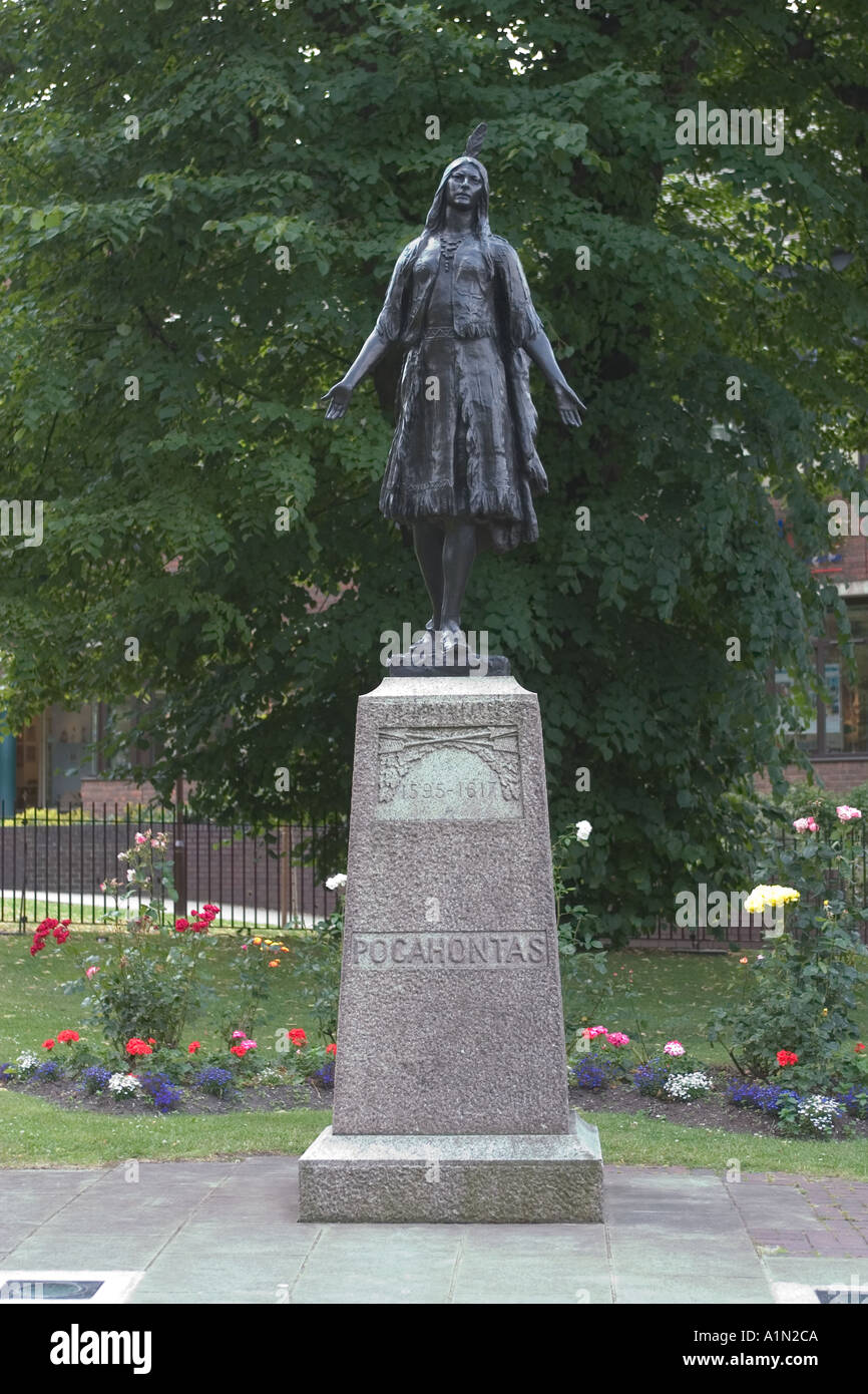 Statua di Pocahontas a St George Chiesa Parrocchiale Gravesend Kent REGNO UNITO Foto Stock