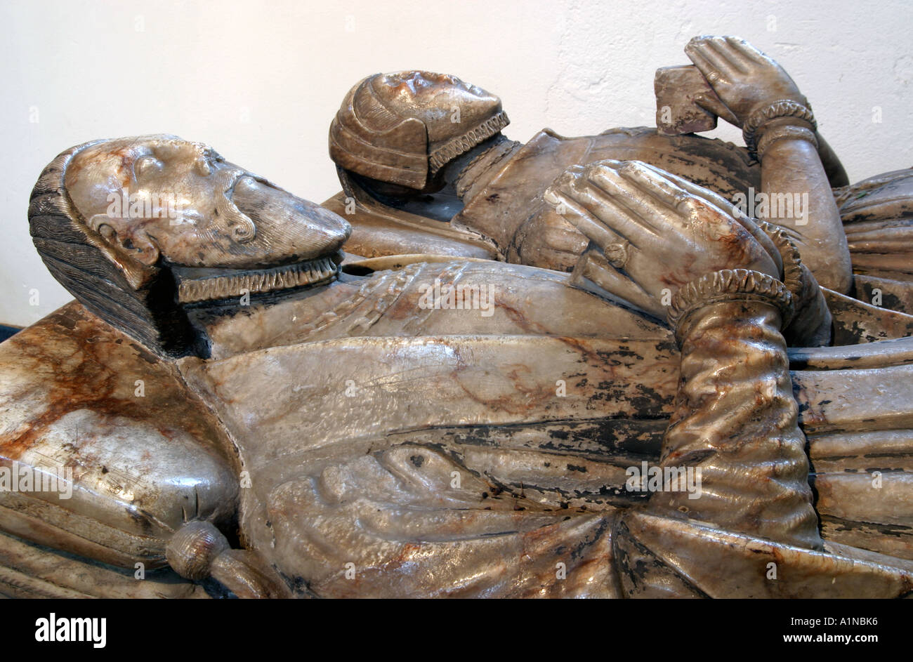 La tomba di Humphrey e pozzi di Maria nella Chiesa di St Peter in Yoxall vicino a Burton on Trent in Staffordshire datata 1564 Foto Stock