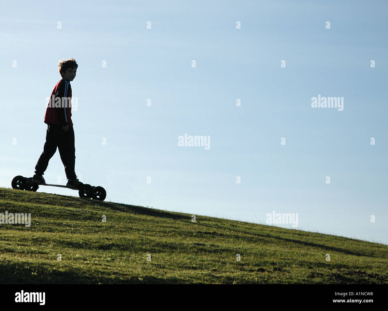 Imbarco di montagna che attraversa il pendio Foto Stock