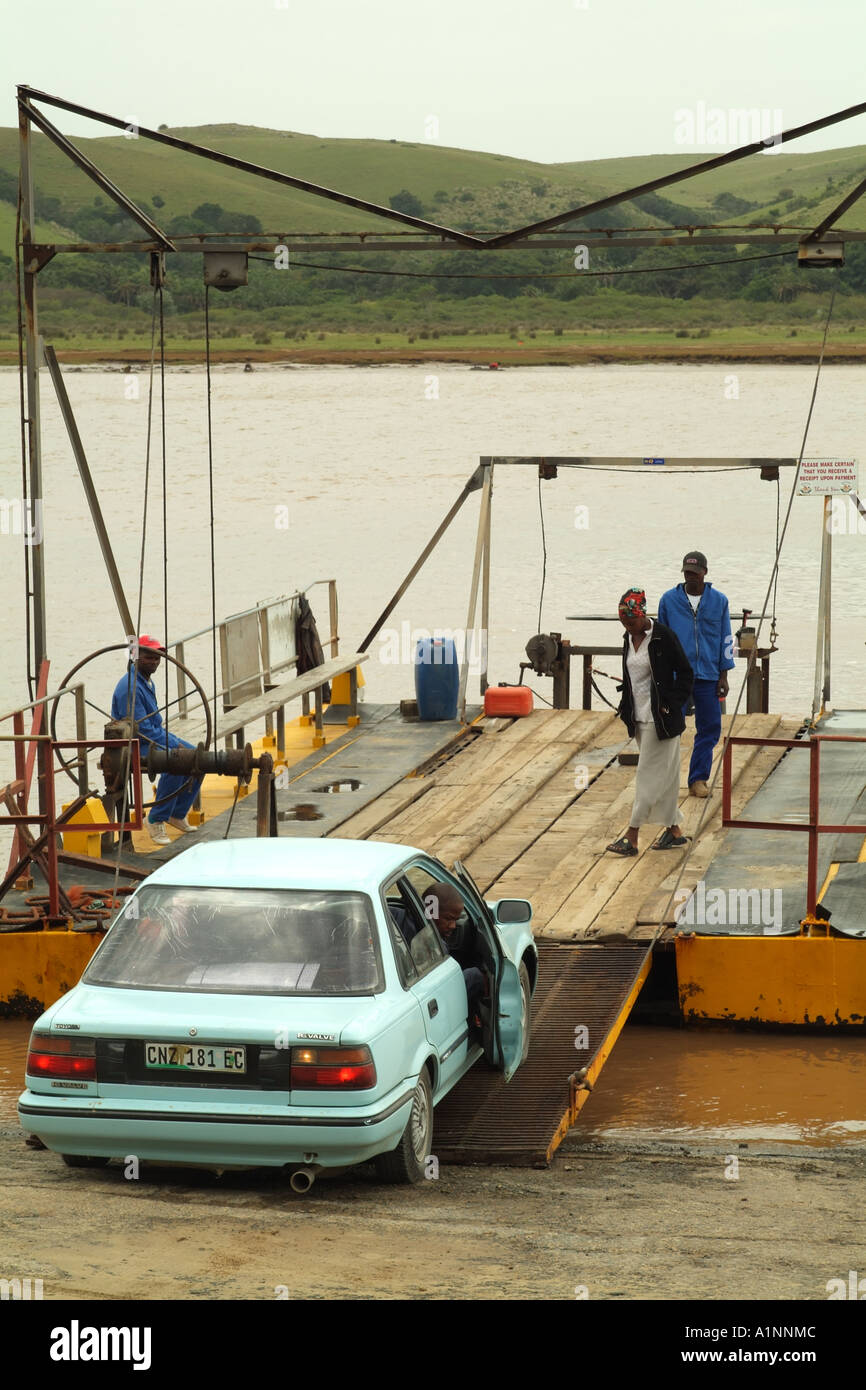 Kei Foce sulla costa selvaggia Eastern Cape Sud Africa RSA ferry lo scarico dopo aver attraversato il grande fiume Kei Foto Stock