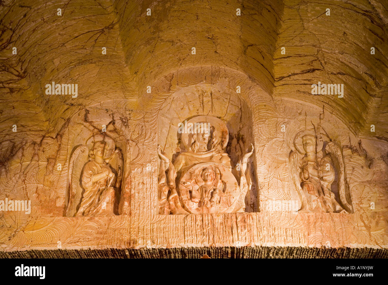 Scultura religiosa nella parete della Chiesa Ortodossa Serba la chiesa sotterranea Coober Pedy Outback South Australia Australia Foto Stock