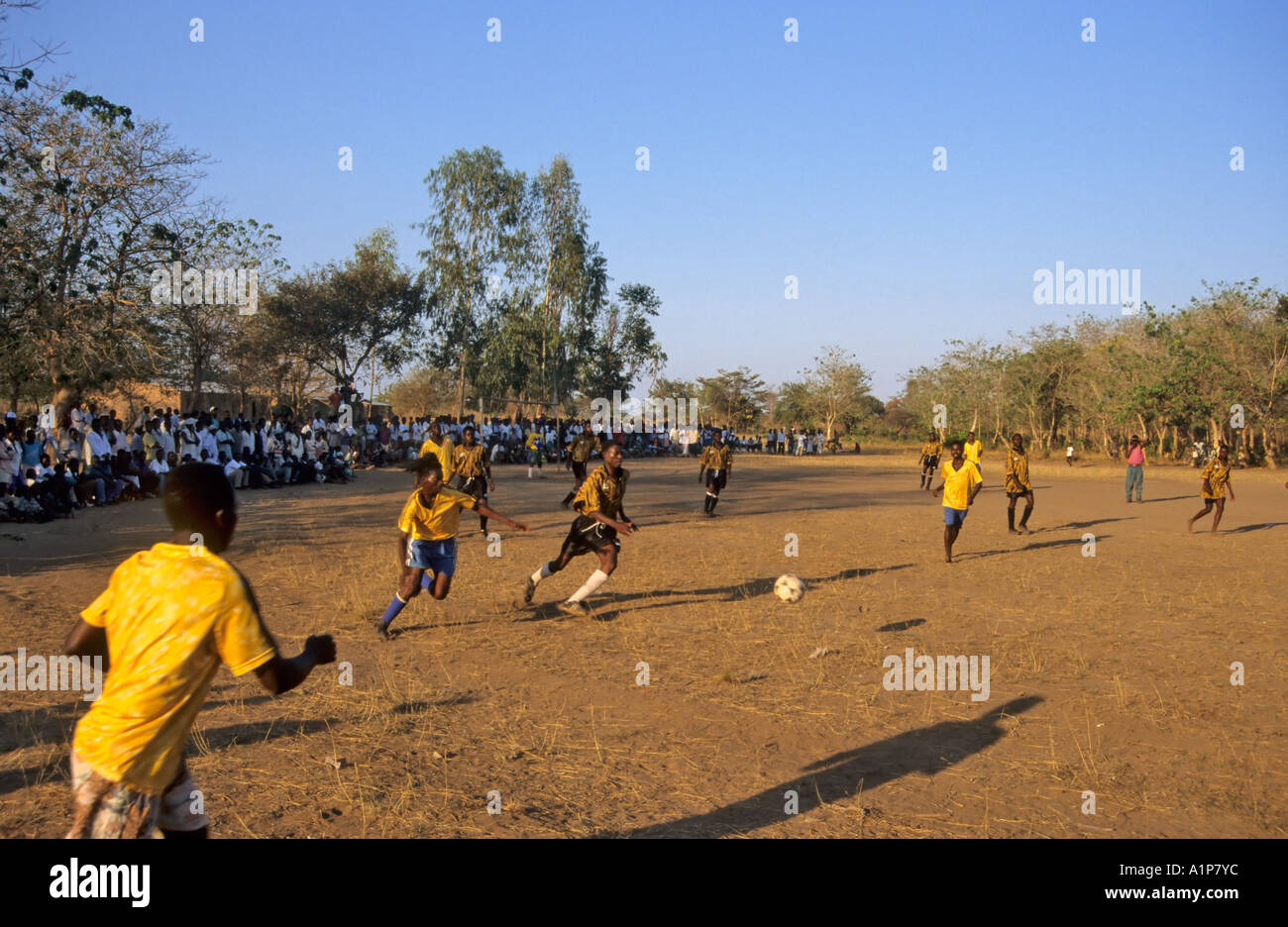Villaggio partita di calcio, Malawi Foto Stock