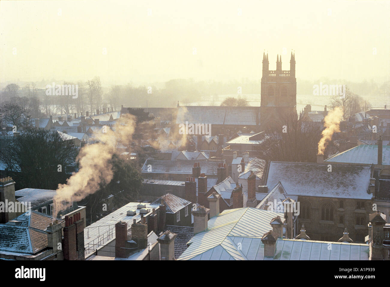 Vista sulla Torre della cappella e la Chiesa di Cristo prato in inverno Merton College di Oxford Foto Stock