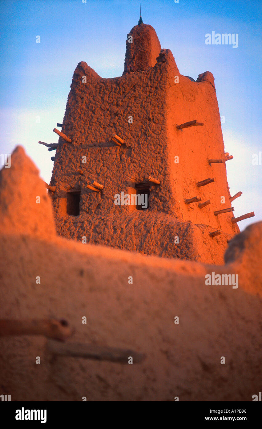 In mattoni di fango minareto della moschea Timbuktu Mali Foto Stock