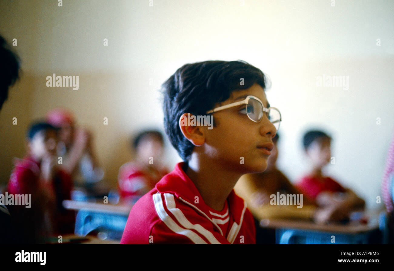 Arabia Saudita ragazzo scuola Foto Stock