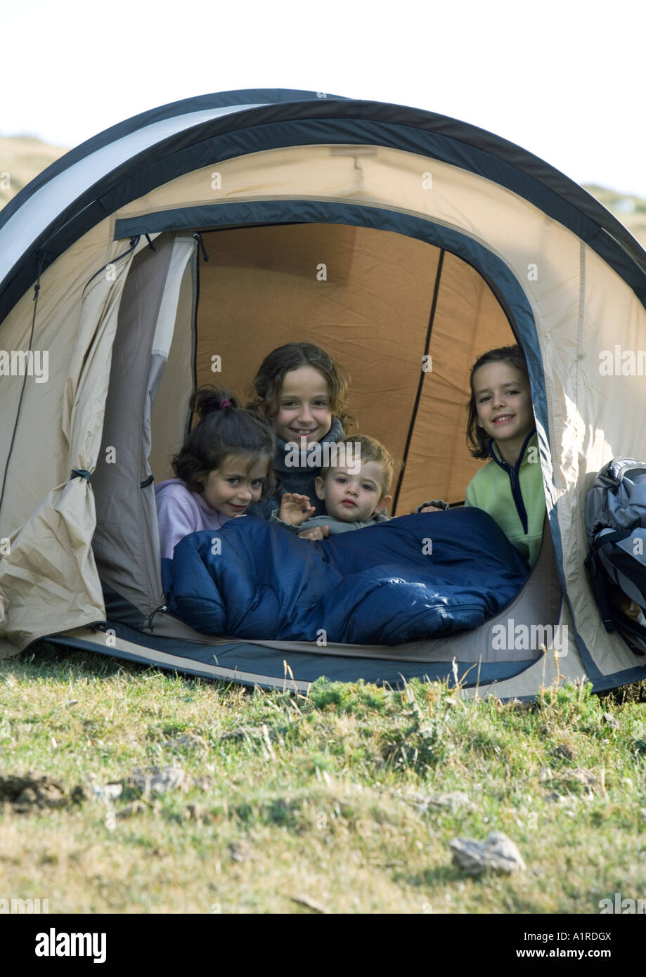 Bambini in tenda Foto Stock