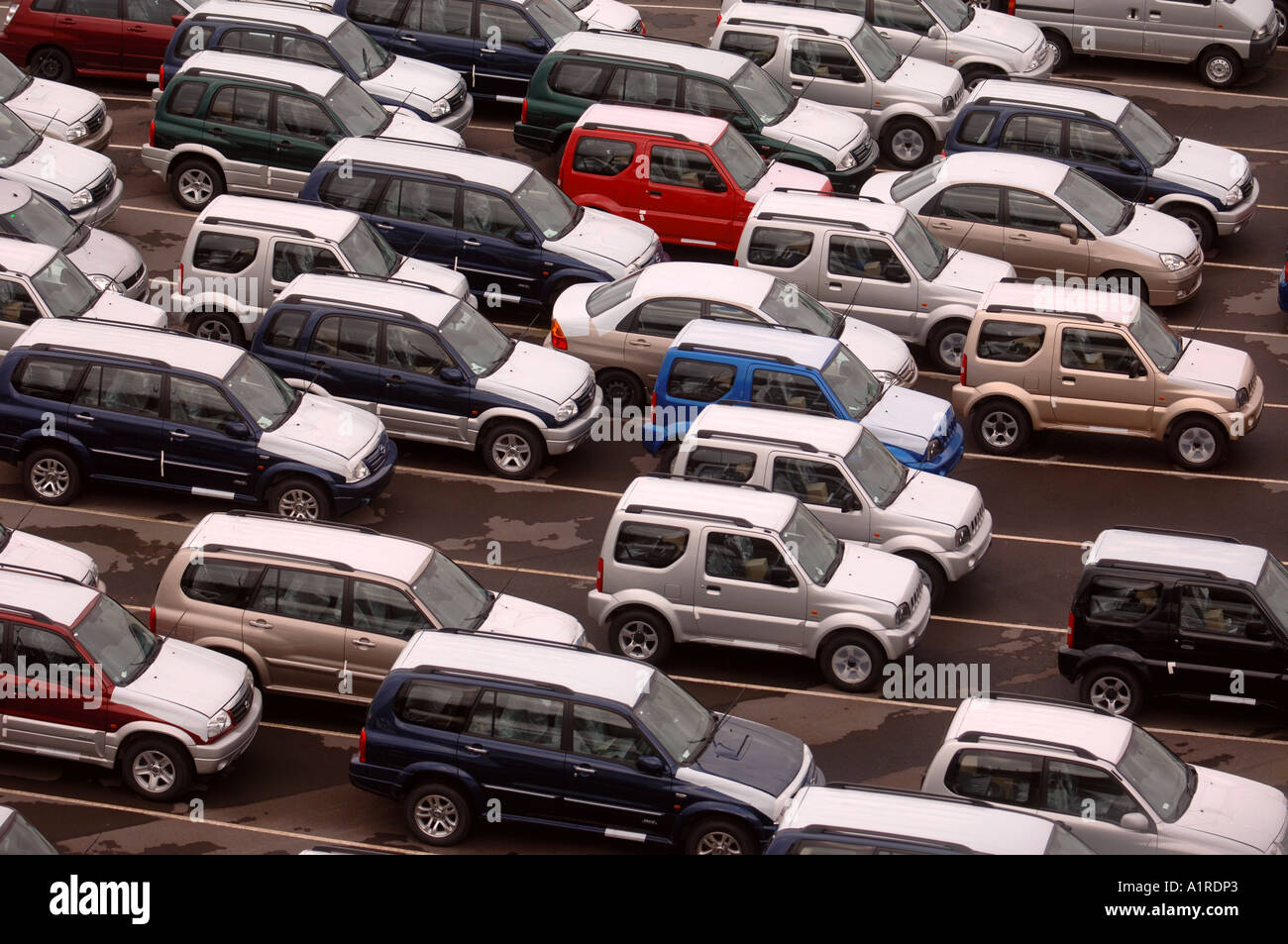 Nuovo SUZUKI LIANA AUTO E VITARA GRAND VITARA E JIMNY auto parcheggiata in AVONMOUTH DOCKS VICINO A BRISTOL REGNO UNITO Foto Stock