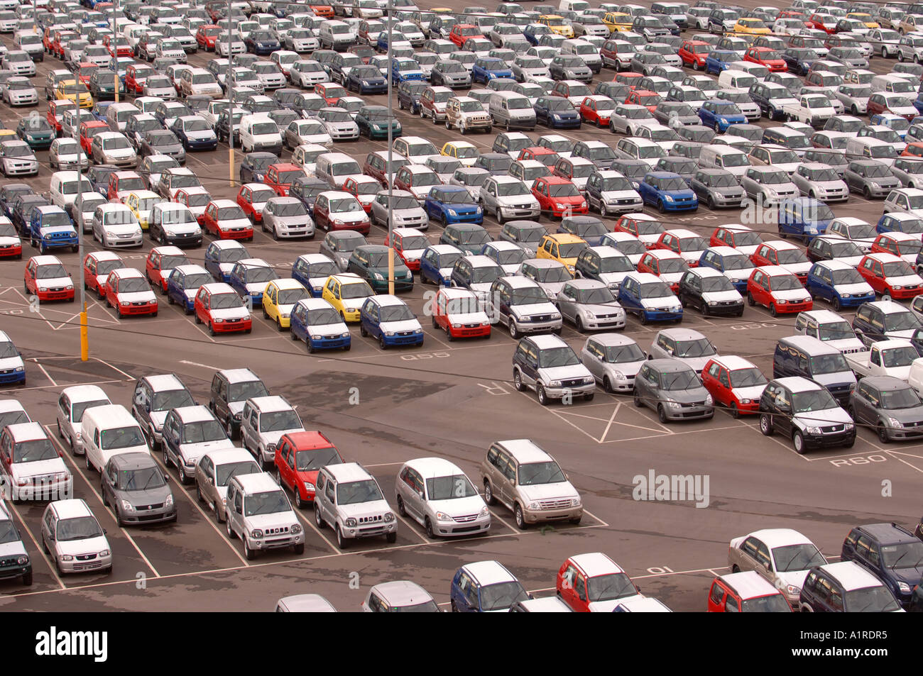 Nuovo SUZUKI auto e furgoni parcheggiati in AVONMOUTH DOCKS VICINO A BRISTOL REGNO UNITO Foto Stock