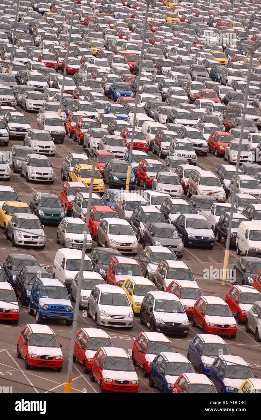 Nuovo SUZUKI auto e furgoni parcheggiati in AVONMOUTH DOCKS VICINO A BRISTOL REGNO UNITO Foto Stock
