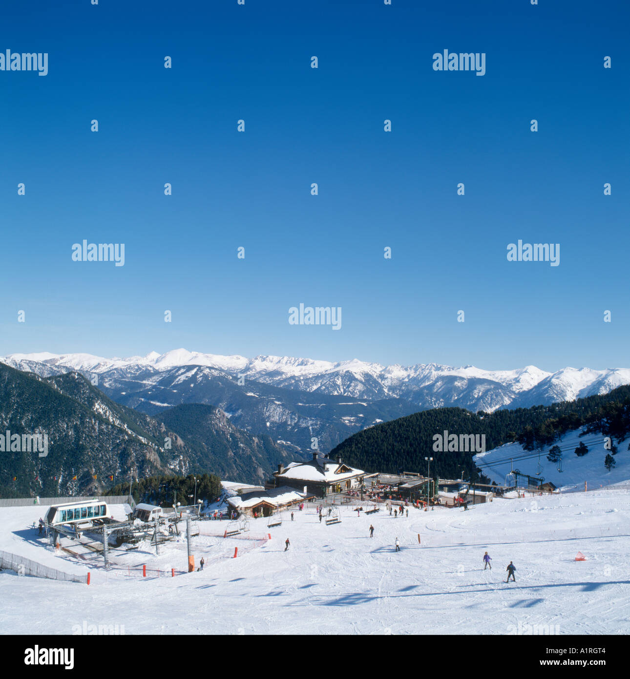 Stazione di sollevamento e le piste da sci, Arinsal, Andorra, Pirenei Foto Stock