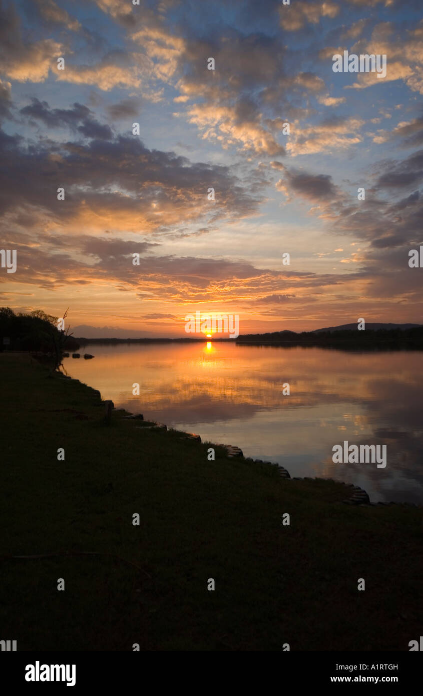 Alba sul lago di Kununurra, East Kimberley, Australia occidentale Foto Stock