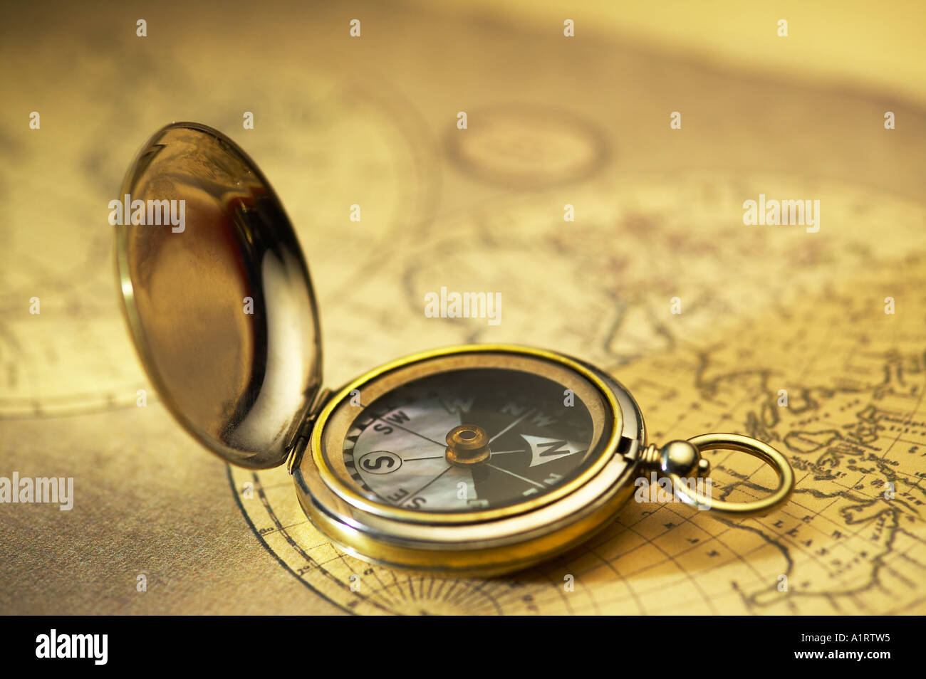 Bussola sulla mappa di antiquariato Foto Stock