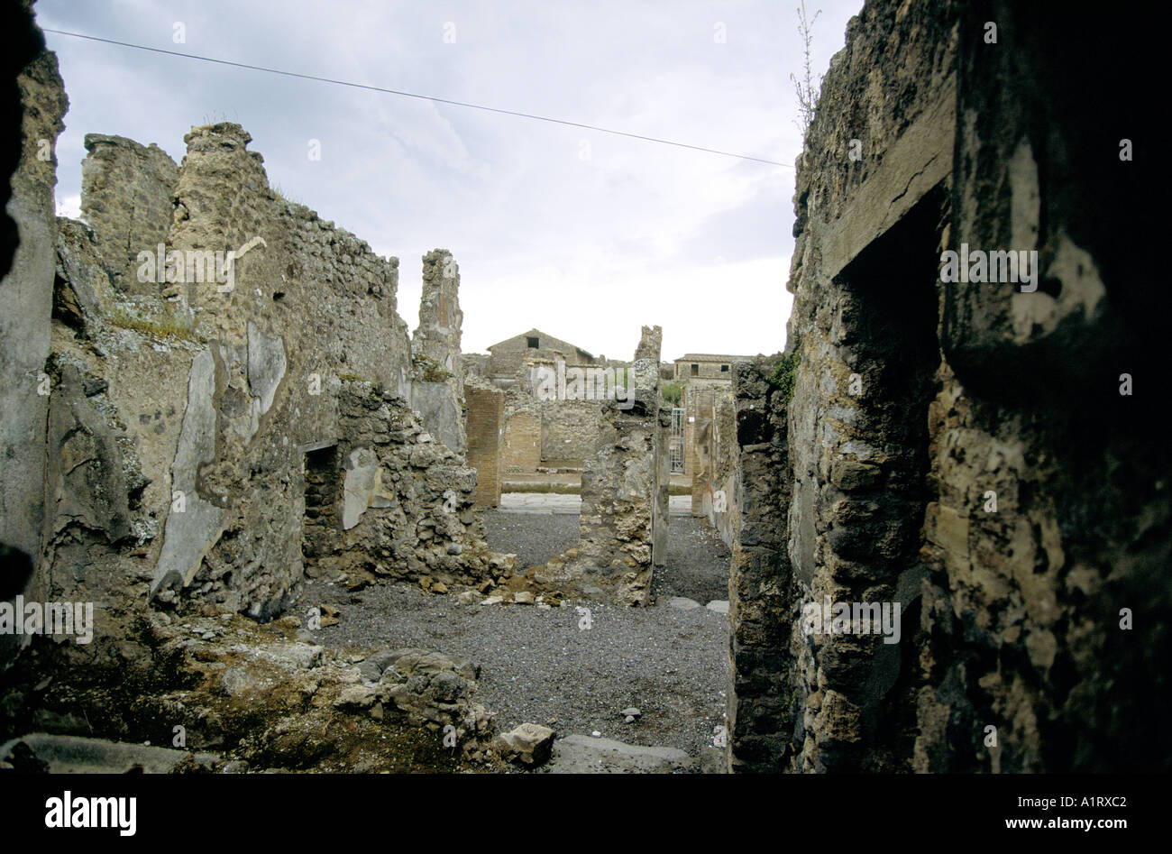 Rovine di antichi edifici romani a Pompei Italia Foto Stock