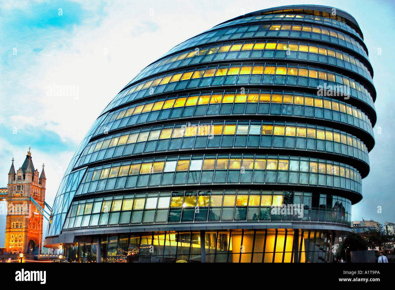 Londra, Inghilterra, City Hall Building, Evening Light, - Credit Architect 'Norman Foster » insoliti edifici Foto Stock