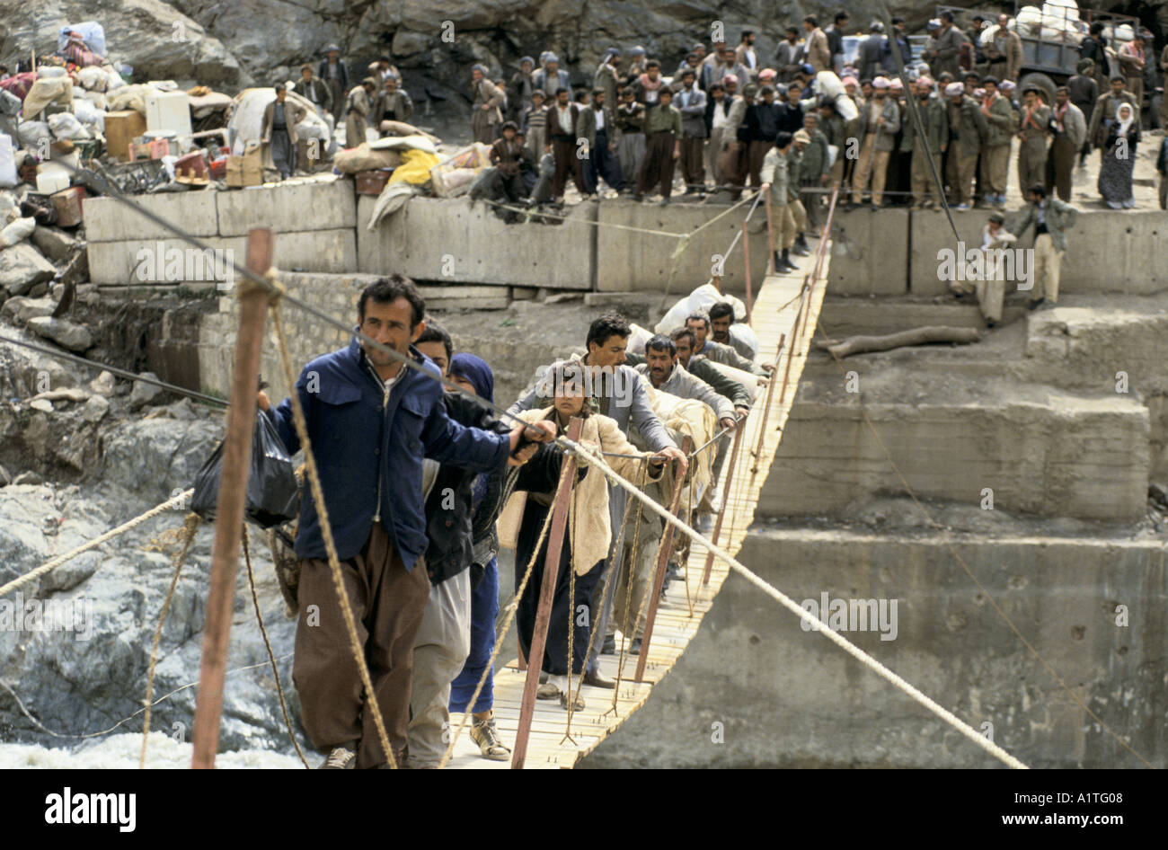 Rifugiati curdi sono per la maggior parte in fuga dalla regione di SULAYMANIYAH IRAQ APRILE 1991 Foto Stock