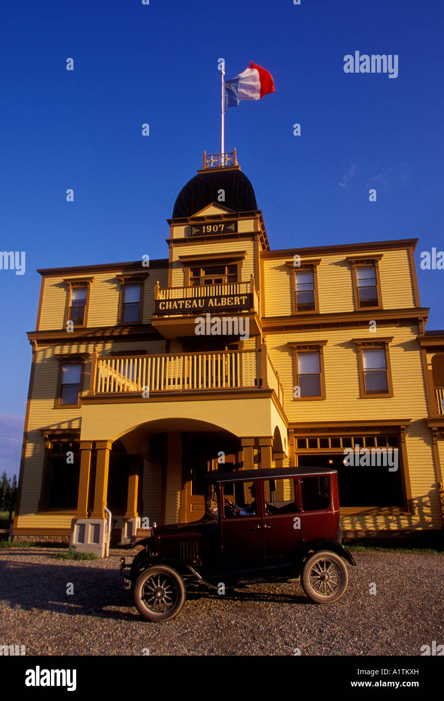 Chateau Albert Hotel, camere e alloggi, modello T Ford, Acadian villaggio storico, città di Caraquet, New Brunswick Provincia, Canada, America del Nord Foto Stock