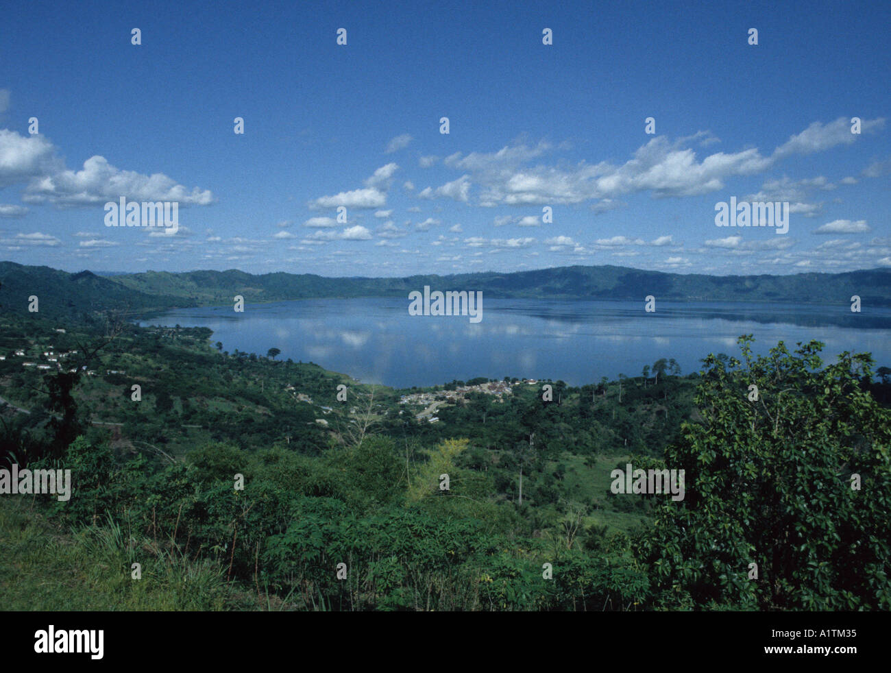 Il lago Bosumtwi in ex cratere vulcanico nel Ghana centrale Foto Stock