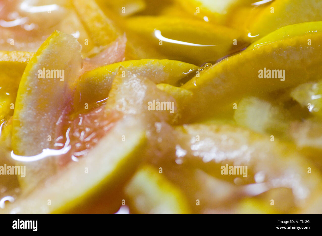 Tre marmellate di frutta ingredienti - arance, limoni e pompelmi e fette di peel pronto per cucinare Foto Stock