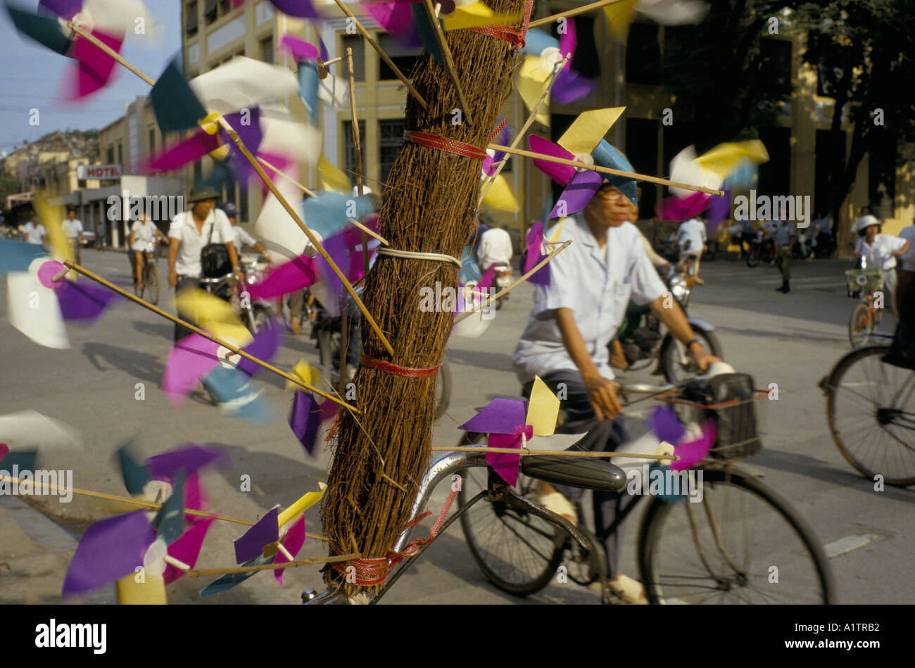 HANOI STREET SCENE WHIRLIGIGS CICLO Foto Stock