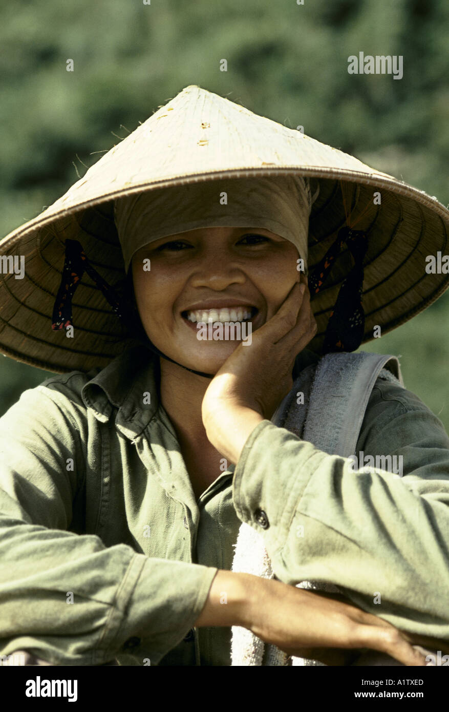 Onorevole DAM THI HON 33 anni vecchia diga femmina BUILDER VIETNAM Foto Stock