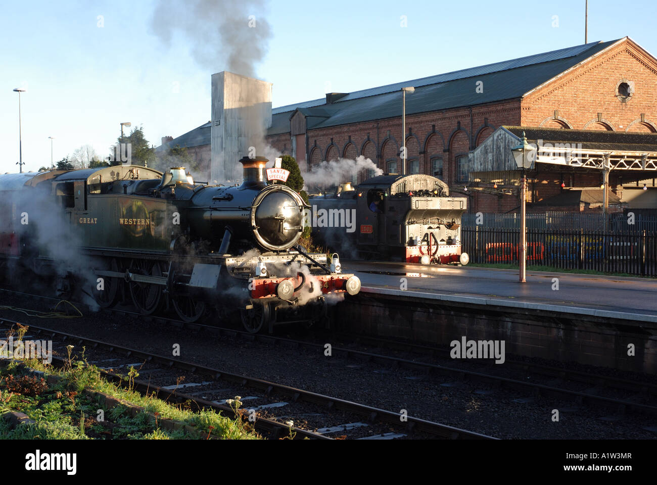 GWR motori serbatoio in attesa di tirare Santa treni speciali a Severn Valley Railway, Kidderminster, Worcestershire, England, Regno Unito Foto Stock