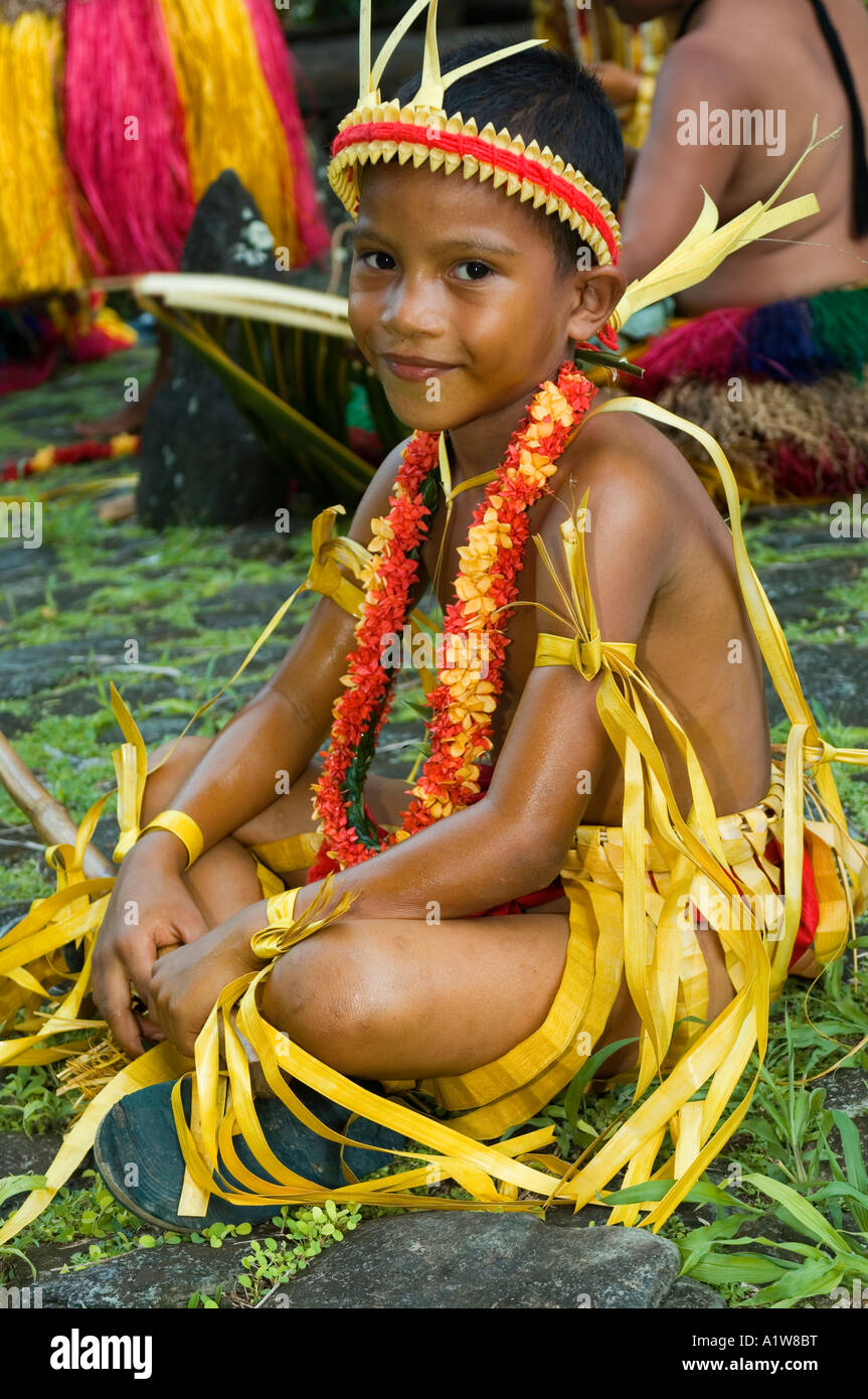 Yap island micronesia sud pacifico ballerino maschio in costume tradizionale. Foto Stock