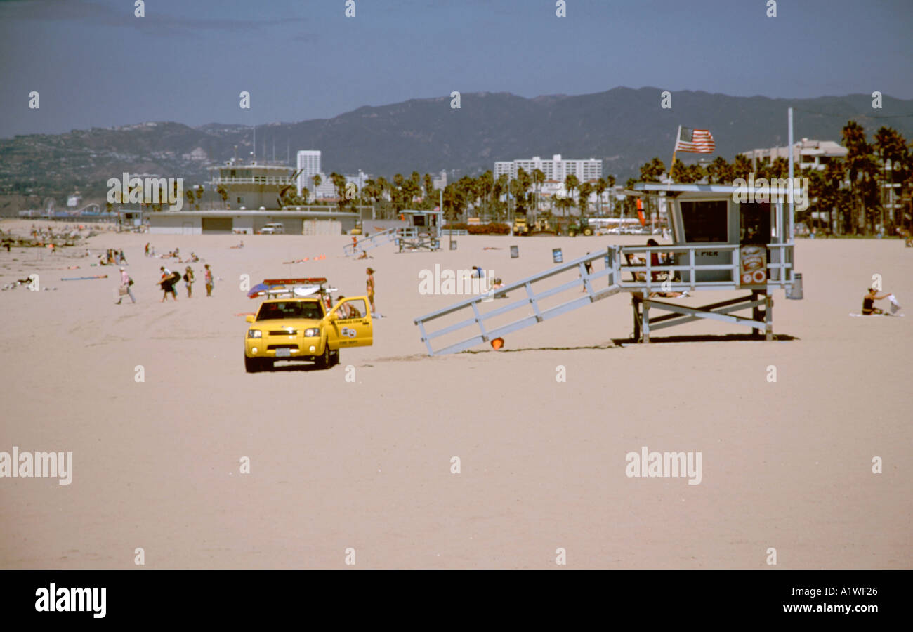 La spiaggia di Venezia stazione bagnino e carrello, Los Angeles, California Foto Stock