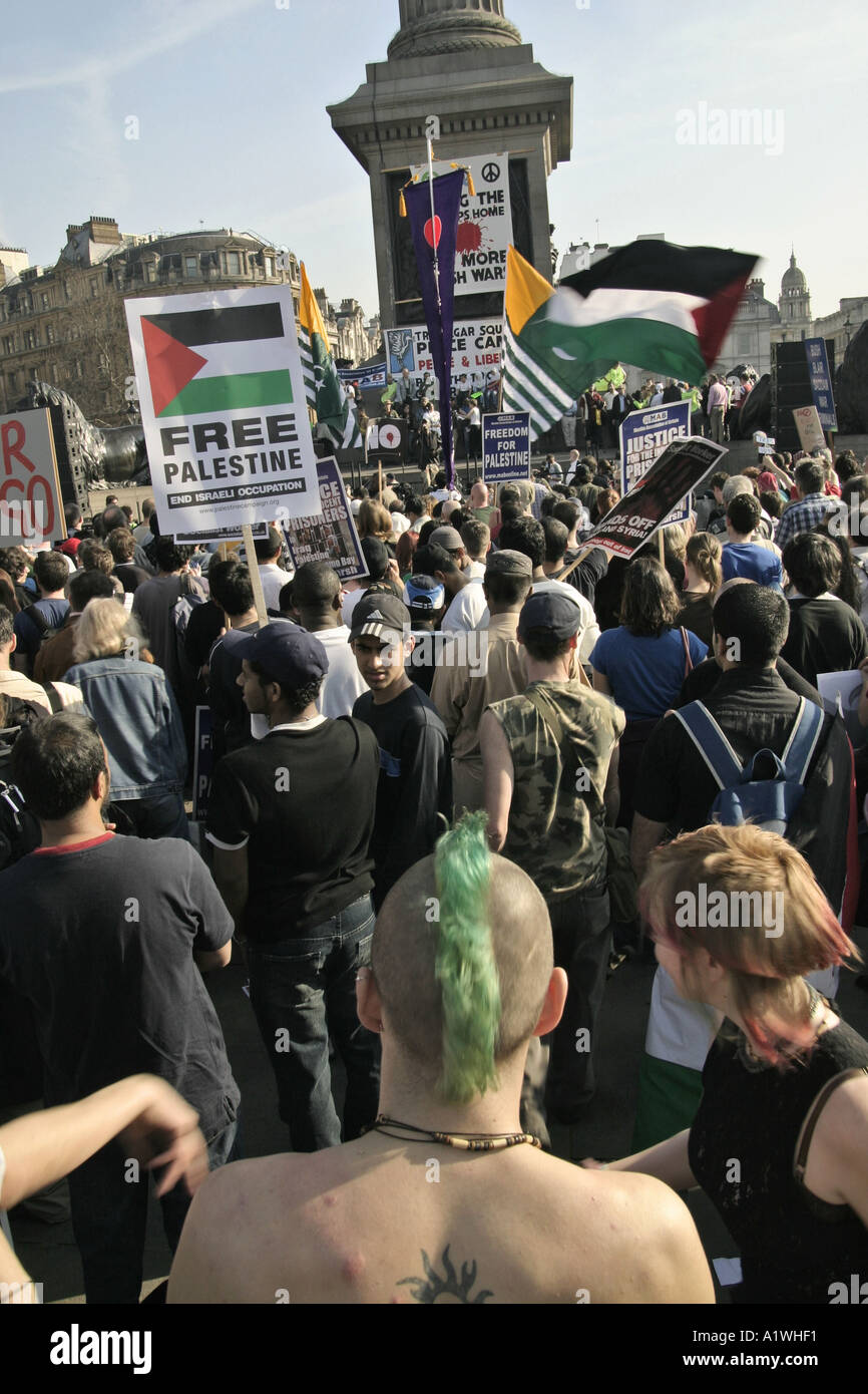 Anti guerra protesta a Londra Trafalgar Square 2005 Foto Stock