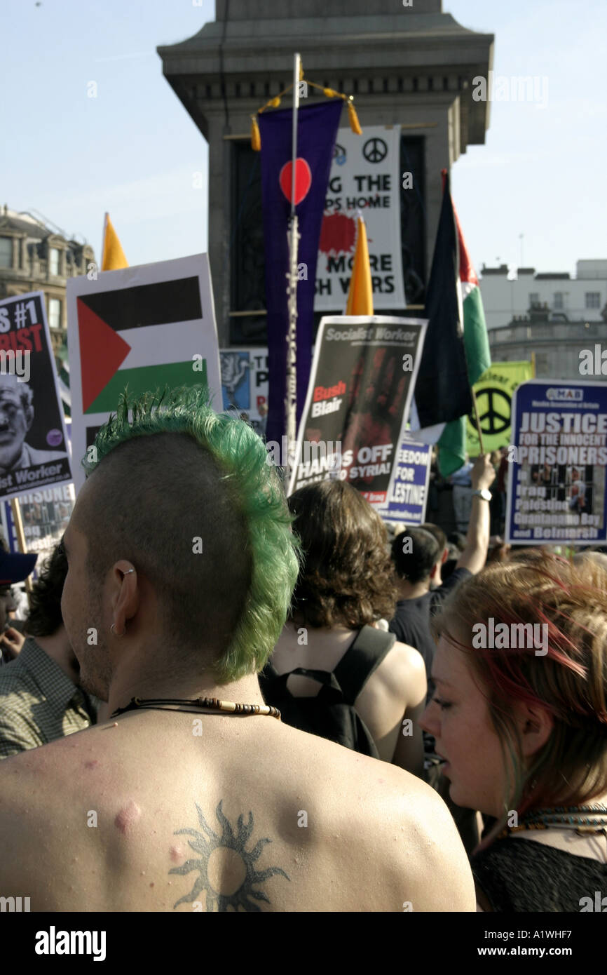 Anti war demo a Londra Trafalgar Square 2005 Foto Stock
