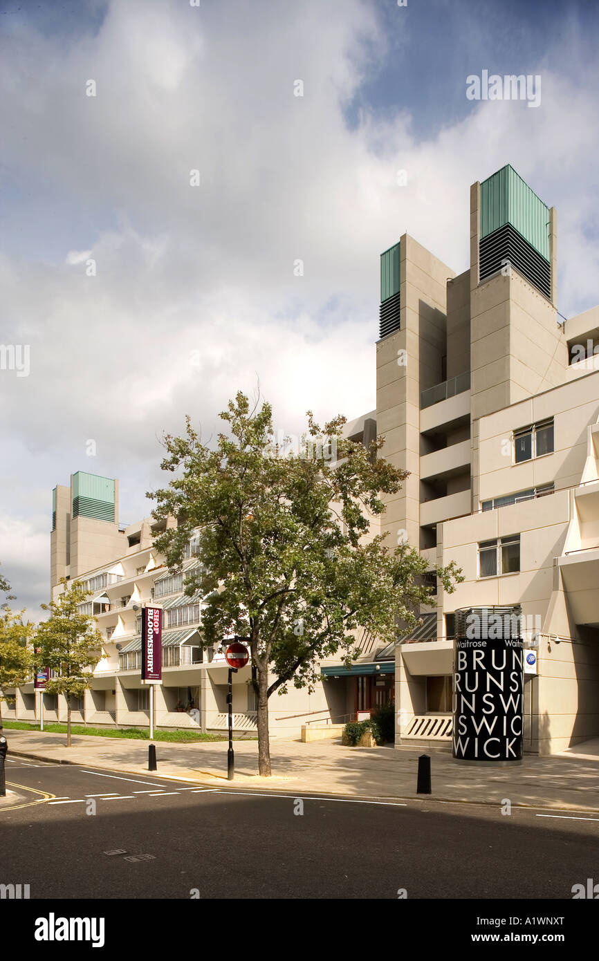 Il centro di Brunswick, Camden, London, 1966-71, elencato Grade II; riqualificazione 2006. L'alloggiamento. Foto Stock