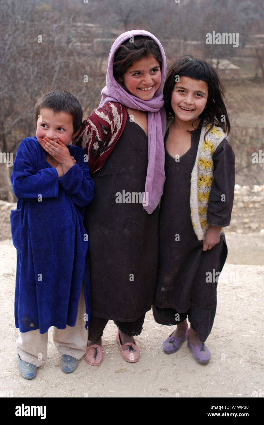 Bambini sorridenti. Khuram Wa Sarbagh Samangan provincia Afghanistan Foto Stock