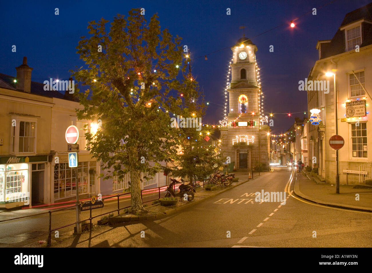 Penryn centro città con le luci di Natale Foto Stock