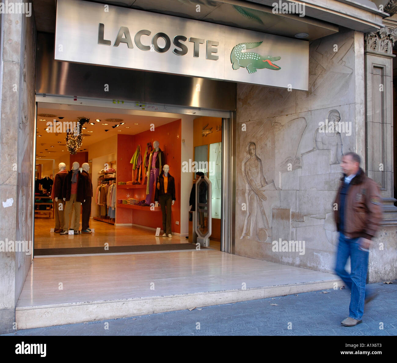 Lacoste Shop, Barcellona Foto stock - Alamy