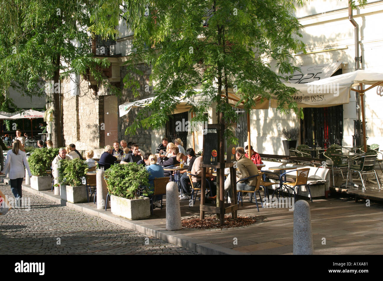 Outdoor Cafe nella città vecchia di Lubiana in Slovenia Foto Stock