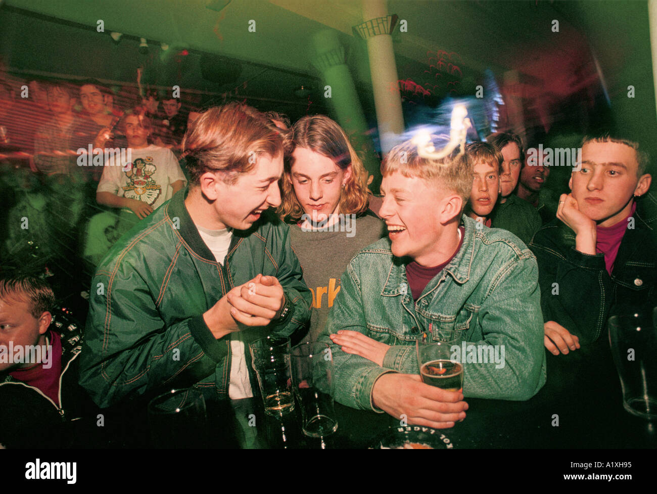 RAVERS A LEEDS CORN EXCHANGE BAR Foto Stock