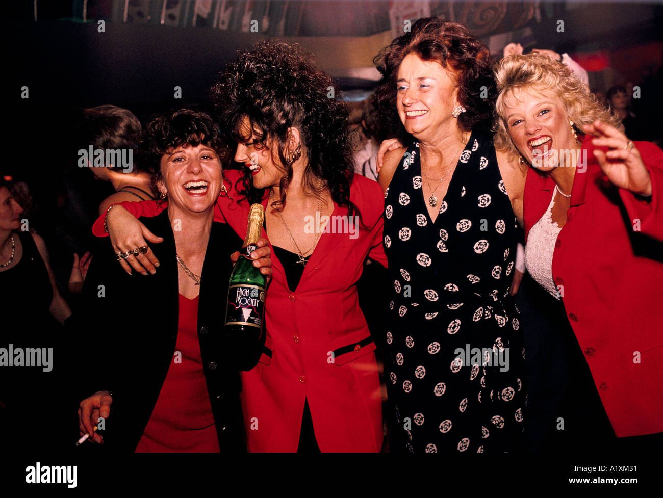 Un gruppo di donne mature godetevi una notte fuori IN LEXINGTON AVENUE  Night Club Hull Foto stock - Alamy