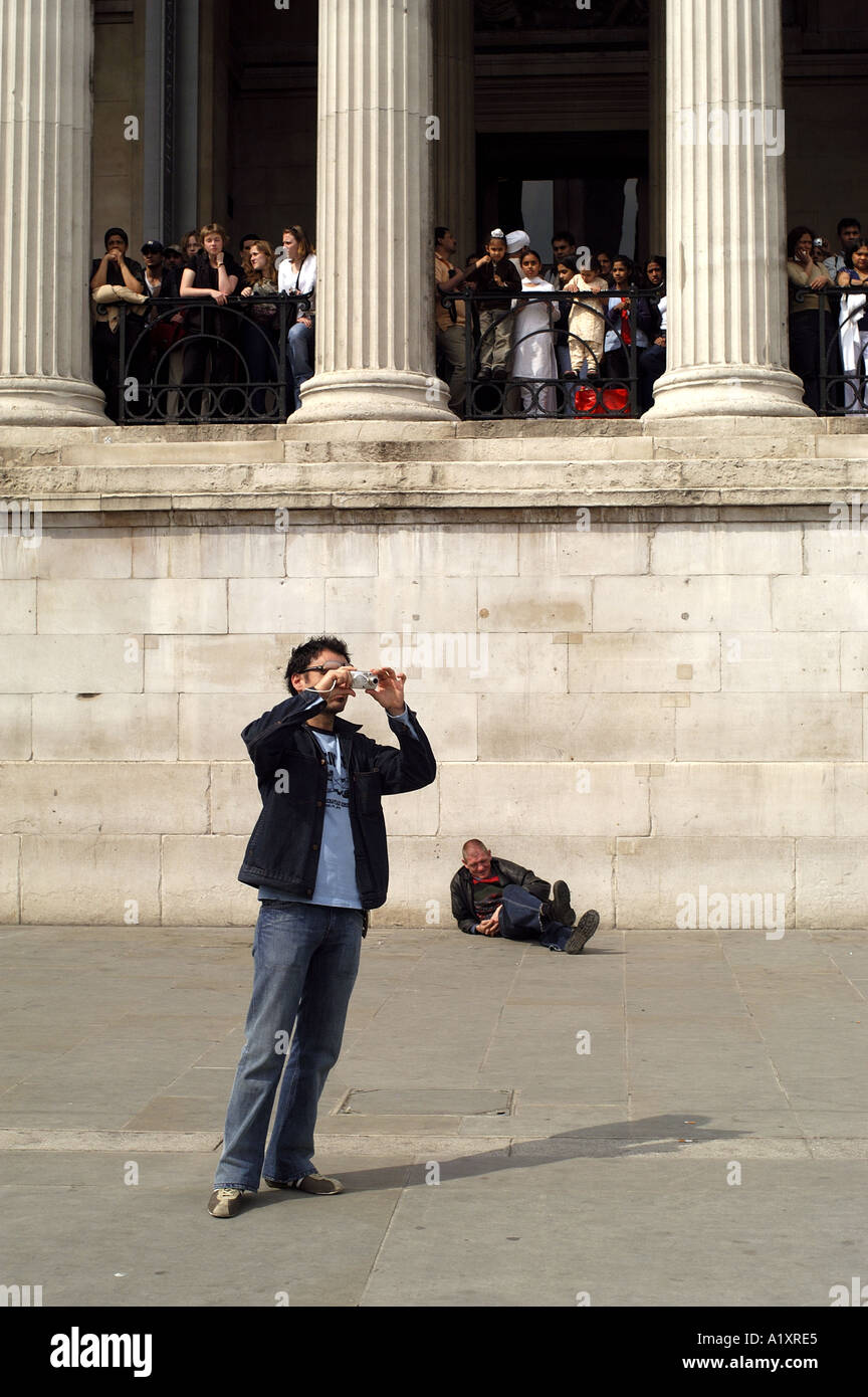 Uomo di prendere una fotografia, Londra Inghilterra REGNO UNITO Foto Stock