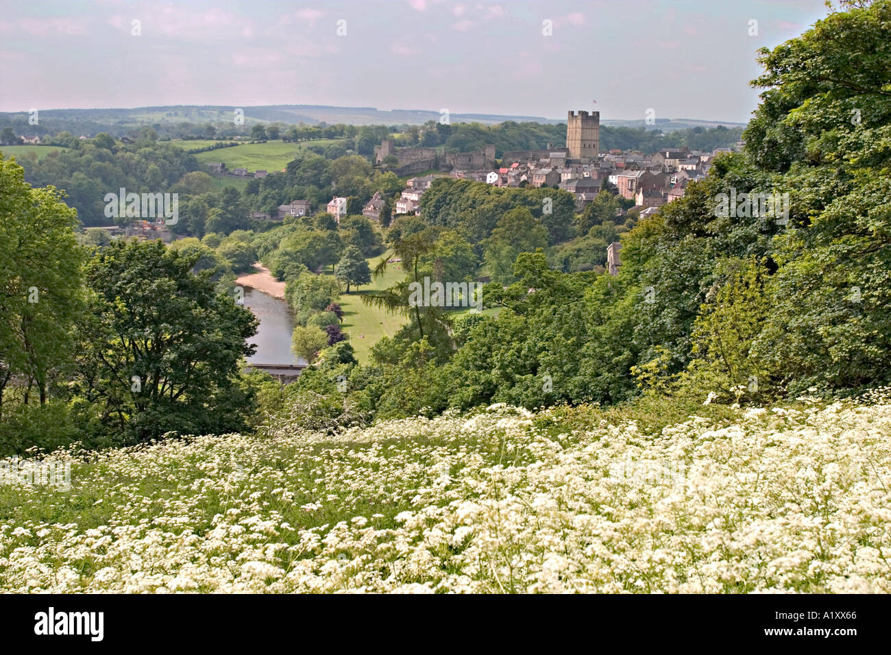 Richmond North Yorkshire Regno Unito vista da est in primavera Foto Stock